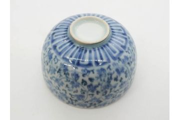 江戸期　染付　微塵唐草　松竹梅　三つ重ね　繊細に描かれた絵柄が素敵な酒杯3客セット(三ツ重、おちょこ、お猪口、ぐい呑み、湯のみ、湯呑み、盃、酒器、和食器)(R-083087)