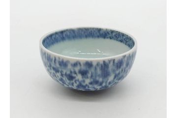 江戸期　染付　微塵唐草　松竹梅　三つ重ね　繊細に描かれた絵柄が素敵な酒杯3客セット(三ツ重、おちょこ、お猪口、ぐい呑み、湯のみ、湯呑み、盃、酒器、和食器)(R-083087)