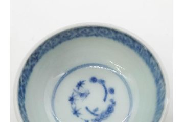 江戸期　染付　微塵唐草　松竹梅　三つ重ね　繊細に描かれた絵柄が素敵な酒杯3客セット(三ツ重、おちょこ、お猪口、ぐい呑み、湯のみ、湯呑み、盃、酒器、和食器)(R-083087)