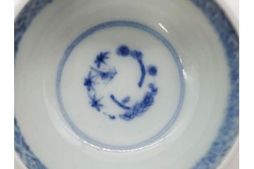 江戸期　染付　微塵唐草　松竹梅　三つ重ね　繊細に描かれた絵柄が素敵な酒杯3客セット(三ツ重、おちょこ、お猪口、ぐい呑み、湯のみ、湯呑み、盃、酒器、和食器)(R-083087)