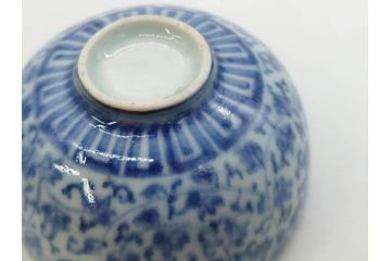 江戸期　染付　微塵唐草　松竹梅　三つ重ね　繊細に描かれた絵柄が素敵な酒杯3客セット(三ツ重、おちょこ、お猪口、ぐい呑み、湯のみ、湯呑み、盃、酒器、和食器)(R-083087)