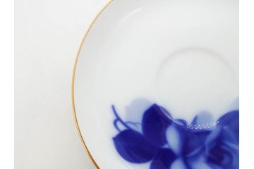 大倉陶園(OKURA、OAC)　深みのあるブルーローズが美しいモーニングカップ&ソーサー2客セット(バラ、薔薇、金彩、白磁、C&S、洋食器)(R-083088)