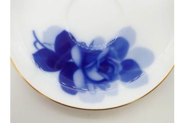 大倉陶園(OKURA、OAC)　深みのあるブルーローズが美しいモーニングカップ&ソーサー2客セット(バラ、薔薇、金彩、白磁、C&S、洋食器)(R-083088)