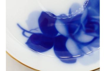 大倉陶園(OKURA、OAC)　深みのあるブルーローズが美しいモーニングカップ&ソーサー2客セット(バラ、薔薇、金彩、白磁、C&S、洋食器)(R-083088)