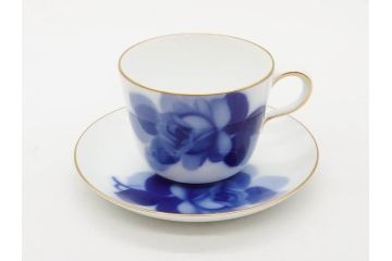大倉陶園(OKURA、OAC)　深みのあるブルーローズが美しいモーニングカップ&ソーサー2客セット(バラ、薔薇、金彩、白磁、C&S、洋食器)(R-083088)