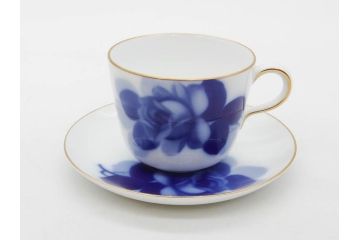 大倉陶園(OKURA、OAC)　深みのあるブルーローズが美しいモーニングカップ&ソーサー2客セット(バラ、薔薇、金彩、白磁、C&S、洋食器)(R-083089)
