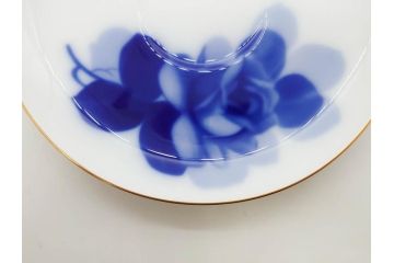 大倉陶園(OKURA、OAC)　深みのあるブルーローズが美しいモーニングカップ&ソーサー2客セット(バラ、薔薇、金彩、白磁、C&S、洋食器)(R-083089)