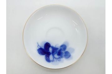 大倉陶園(OKURA、OAC)　ブルーローズ　優雅なひとときを演出するカップ&ソーサー2客セット(ティー、コーヒー、バラ、薔薇、金彩、白磁、C&S、洋食器、箱付き)(R-083090)