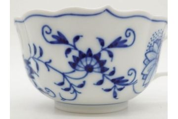 ドイツ　マイセン　Meissen　ブルーオニオン　洗練されたデザインが上品な雰囲気を醸し出すティーカップ&ソーサー3客セット(洋食器、C&S)(R-083091)