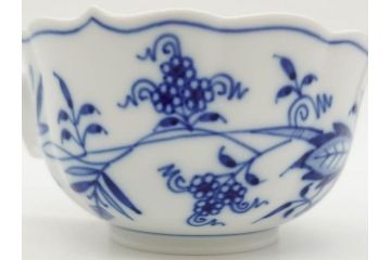 ドイツ　マイセン　Meissen　ブルーオニオン　洗練されたデザインが上品な雰囲気を醸し出すティーカップ&ソーサー3客セット(洋食器、C&S)(R-083091)
