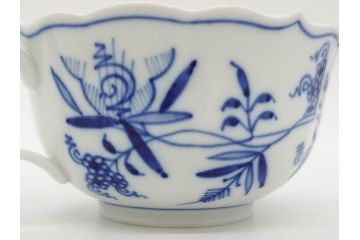ドイツ　マイセン　Meissen　ブルーオニオン　洗練されたデザインが上品な雰囲気を醸し出すティーカップ&ソーサー3客セット(洋食器、C&S)(R-083091)