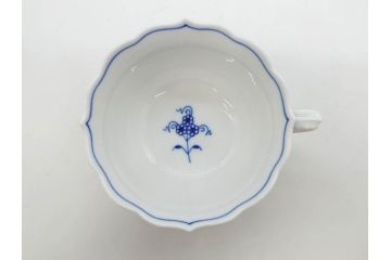 ドイツ　マイセン　Meissen　ブルーオニオン　洗練されたデザインが上品な雰囲気を醸し出すティーカップ&ソーサー3客セット(洋食器、C&S)(R-083091)