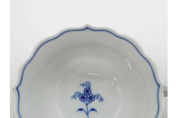 ドイツ　マイセン　Meissen　ブルーオニオン　洗練されたデザインが上品な雰囲気を醸し出すティーカップ&ソーサー3客セット(洋食器、C&S)(R-083091)