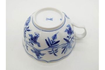 ドイツ　マイセン　Meissen　ブルーオニオン　洗練されたデザインが上品な雰囲気を醸し出すティーカップ&ソーサー3客セット(洋食器、C&S)(R-083091)
