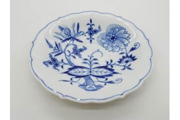 ドイツ　マイセン　Meissen　ブルーオニオン　洗練されたデザインが上品な雰囲気を醸し出すティーカップ&ソーサー3客セット(洋食器、C&S)(R-083091)