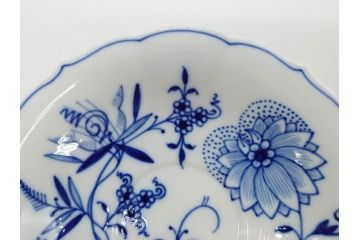 ドイツ　マイセン　Meissen　ブルーオニオン　洗練されたデザインが上品な雰囲気を醸し出すティーカップ&ソーサー3客セット(洋食器、C&S)(R-083091)