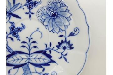 ドイツ　マイセン　Meissen　ブルーオニオン　洗練されたデザインが上品な雰囲気を醸し出すティーカップ&ソーサー3客セット(洋食器、C&S)(R-083091)