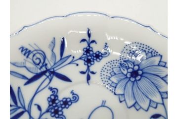 ドイツ　マイセン　Meissen　ブルーオニオン　洗練されたデザインが上品な雰囲気を醸し出すティーカップ&ソーサー3客セット(洋食器、C&S)(R-083091)