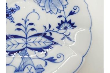 ドイツ　マイセン　Meissen　ブルーオニオン　洗練されたデザインが上品な雰囲気を醸し出すティーカップ&ソーサー3客セット(洋食器、C&S)(R-083091)