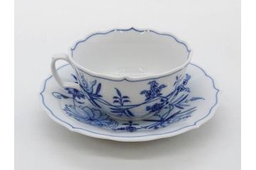 ドイツ　マイセン　Meissen　ブルーオニオン　洗練されたデザインが上品な雰囲気を醸し出すティーカップ&ソーサー3客セット(洋食器、C&S)(R-083091)