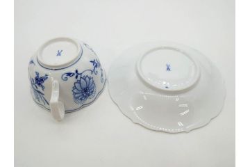ドイツ　マイセン　Meissen　ブルーオニオン　洗練されたデザインが上品な雰囲気を醸し出すティーカップ&ソーサー3客セット(洋食器、C&S)(R-083091)