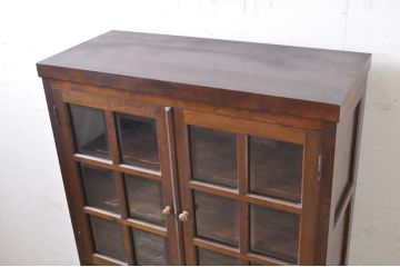 中古　松本民芸家具　G-1型面取食器棚　脚(台輪)付きリメイク　落ち着きのある洗練された佇まいが魅力のサイドキャビネット(カップボード、収納棚、戸棚、キャビネット、本箱)(R-083092)