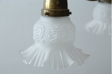 イギリスアンティーク　フレームに味がある英国スタイルの三灯シャンデリア　(R-083097)