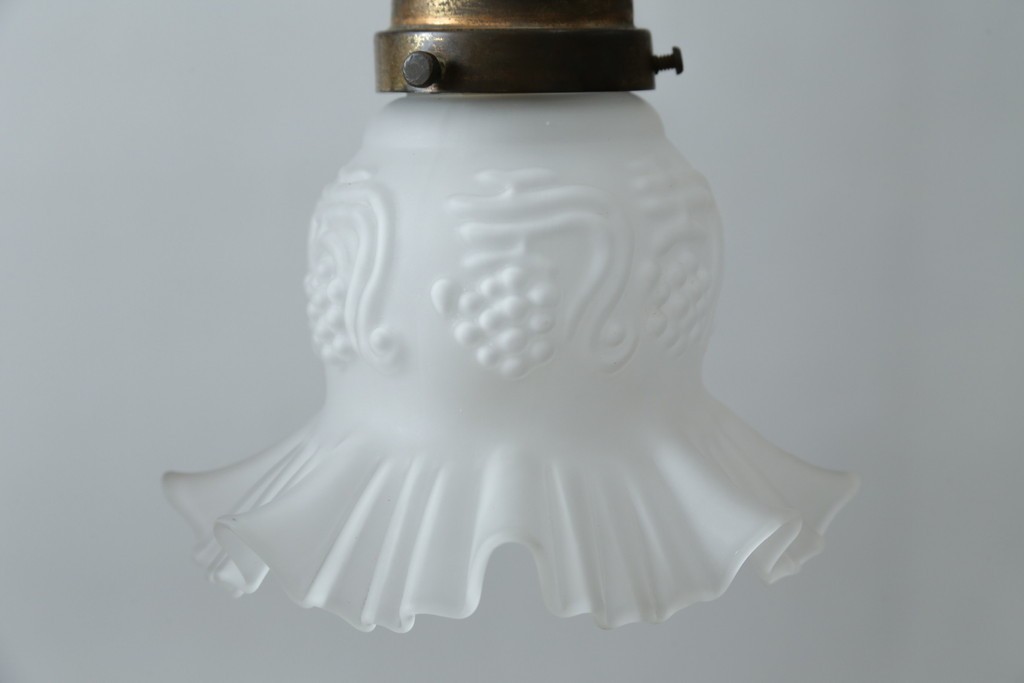 イギリスアンティーク　フレームに味がある英国スタイルの三灯シャンデリア　(R-083097)