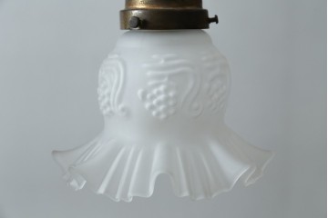 イギリスアンティーク　フレームに味がある英国スタイルの三灯シャンデリア　(R-083097)