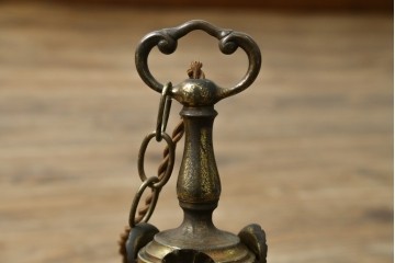 イギリスアンティーク　フレームに味がある英国スタイルの三灯シャンデリア　(R-083097)