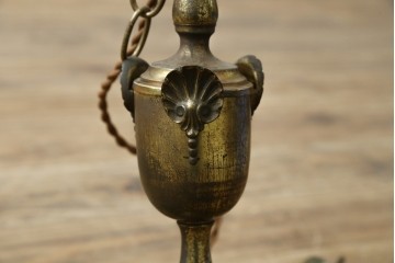 イギリスアンティーク　フレームに味がある英国スタイルの三灯シャンデリア　(R-083097)