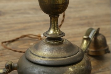 イギリスアンティーク　フレームに味がある英国スタイルの三灯シャンデリア　(R-083097)