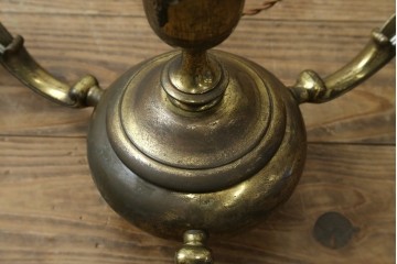 イギリスアンティーク　フレームに味がある英国スタイルの三灯シャンデリア　(R-083097)