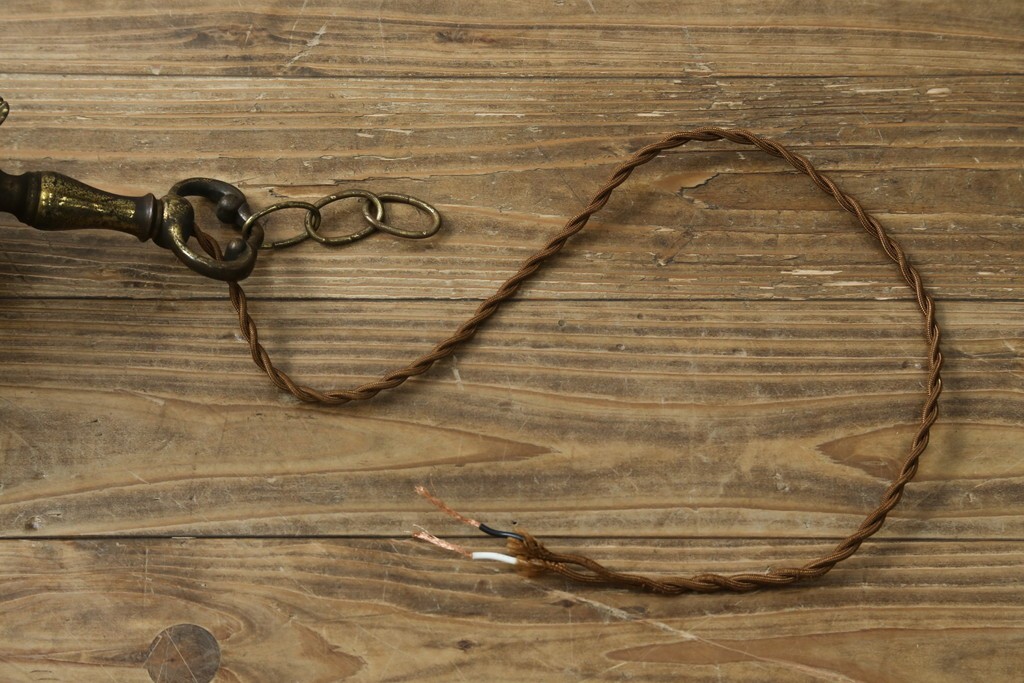 イギリスアンティーク　フレームに味がある英国スタイルの三灯シャンデリア　(R-083097)