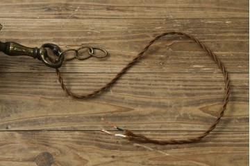 イギリスアンティーク　フレームに味がある英国スタイルの三灯シャンデリア　(R-083097)