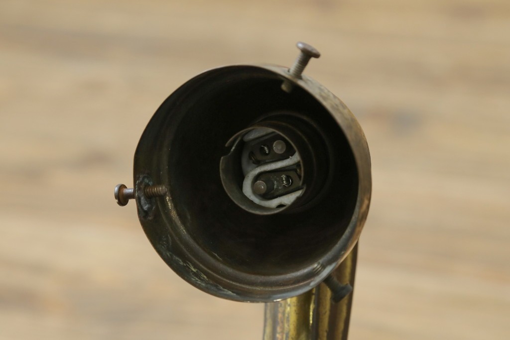 イギリスアンティーク　フレームに味がある英国スタイルの三灯シャンデリア　(R-083097)