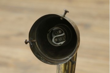 イギリスアンティーク　フレームに味がある英国スタイルの三灯シャンデリア　(R-083097)