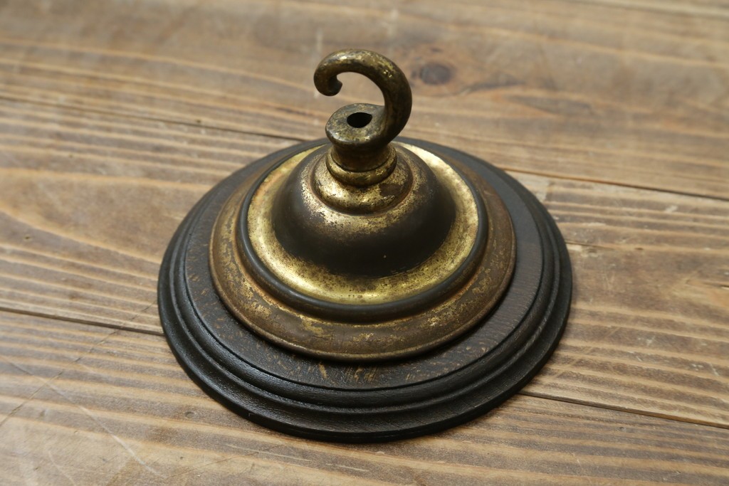 イギリスアンティーク　フレームに味がある英国スタイルの三灯シャンデリア　(R-083097)