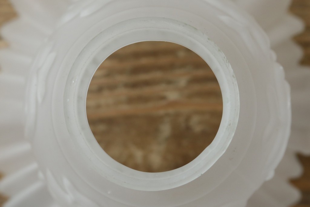 イギリスアンティーク　フレームに味がある英国スタイルの三灯シャンデリア　(R-083097)