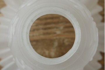 イギリスアンティーク　フレームに味がある英国スタイルの三灯シャンデリア　(R-083097)