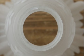 イギリスアンティーク　フレームに味がある英国スタイルの三灯シャンデリア　(R-083097)