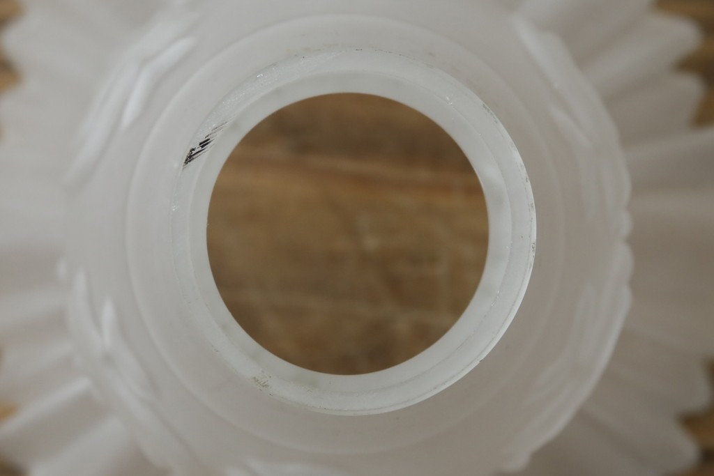 イギリスアンティーク　フレームに味がある英国スタイルの三灯シャンデリア　(R-083097)