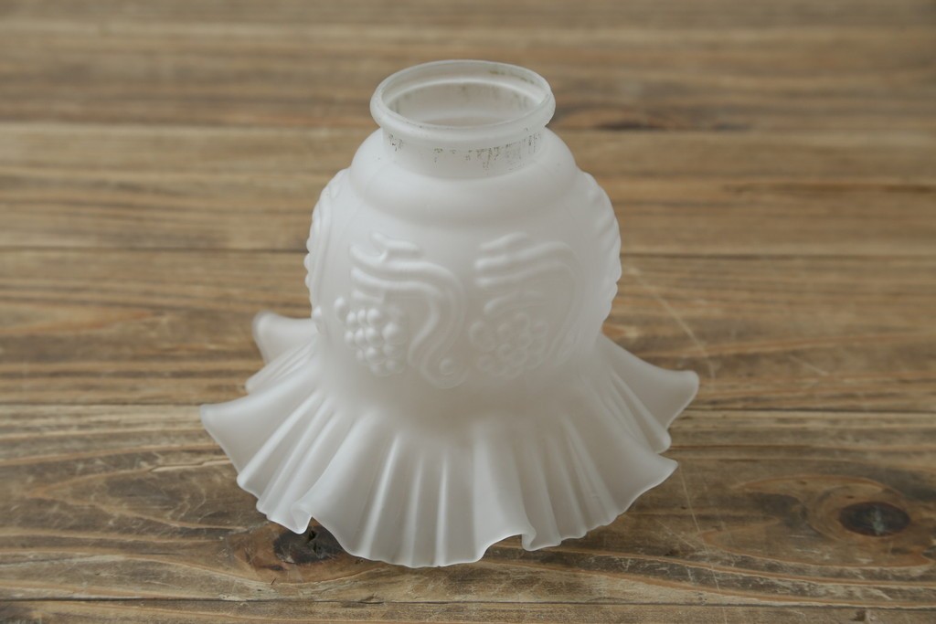 イギリスアンティーク　フレームに味がある英国スタイルの三灯シャンデリア　(R-083097)