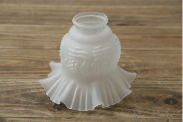 イギリスアンティーク　フレームに味がある英国スタイルの三灯シャンデリア　(R-083097)