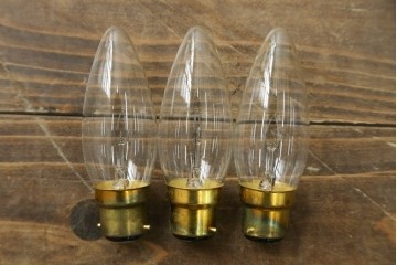 イギリスアンティーク　フレームに味がある英国スタイルの三灯シャンデリア　(R-083097)