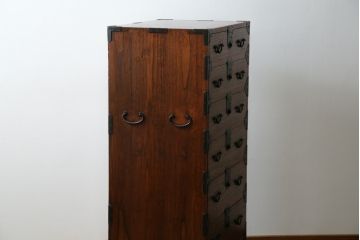和製アンティーク　総桐材　希少な縦型デザイン　上質な作りに惹かれる7段引き出し時代箪笥(衣装箪笥、和たんす、収納箪笥、整理タンス、チェスト)(R-083098)