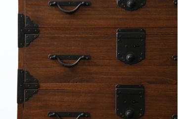 和製アンティーク　総桐材　希少な縦型デザイン　上質な作りに惹かれる7段引き出し時代箪笥(衣装箪笥、和たんす、収納箪笥、整理タンス、チェスト)(R-083098)