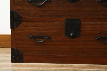 和製アンティーク　総桐材　希少な縦型デザイン　上質な作りに惹かれる7段引き出し時代箪笥(衣装箪笥、和たんす、収納箪笥、整理タンス、チェスト)(R-083098)