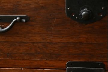 和製アンティーク　総桐材　希少な縦型デザイン　上質な作りに惹かれる7段引き出し時代箪笥(衣装箪笥、和たんす、収納箪笥、整理タンス、チェスト)(R-083098)