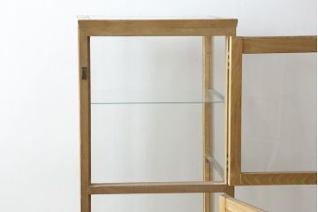 和製アンティーク　昭和中期　希少デザイン　可愛いろくろ挽きの脚が魅力の縦型ガラスケース(Gケース、ショーケース、ディスプレイケース、パンケース、コレクションケース、飾り棚、陳列棚、店舗什器)(R-083099)